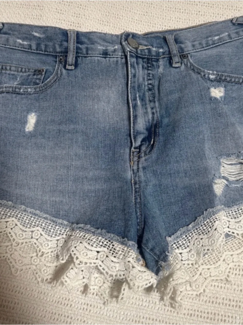 Free People Crochet Cream Lace Trim Denim Shorts Size 26 LIKE NEW